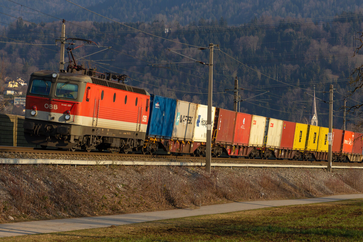 1144 021-3 bei Schwarzach am 4.3.22