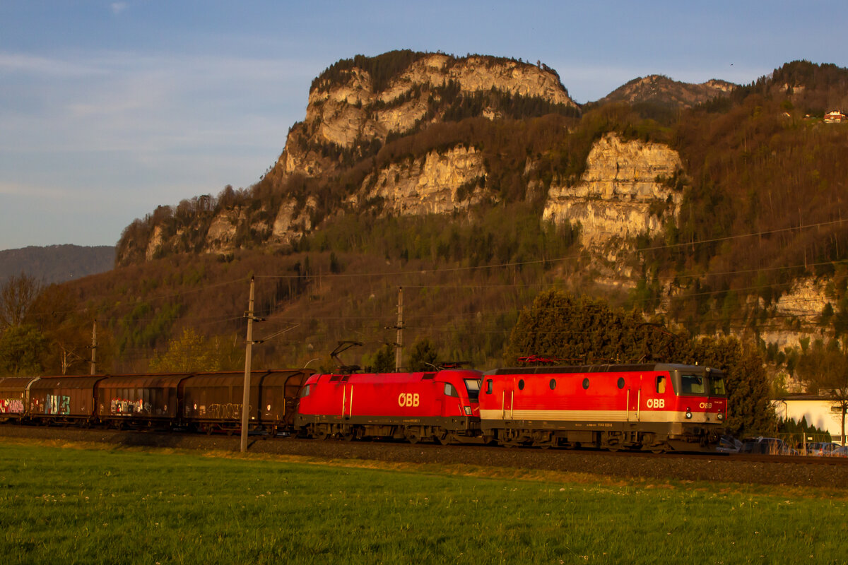 1144 029-6 und 1116 007-7 bei Hohenems. 13.4.22