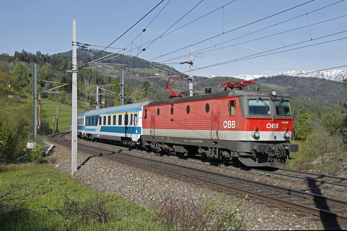1144 030 mit EC151 bei Eichberg am 25.04.2017.