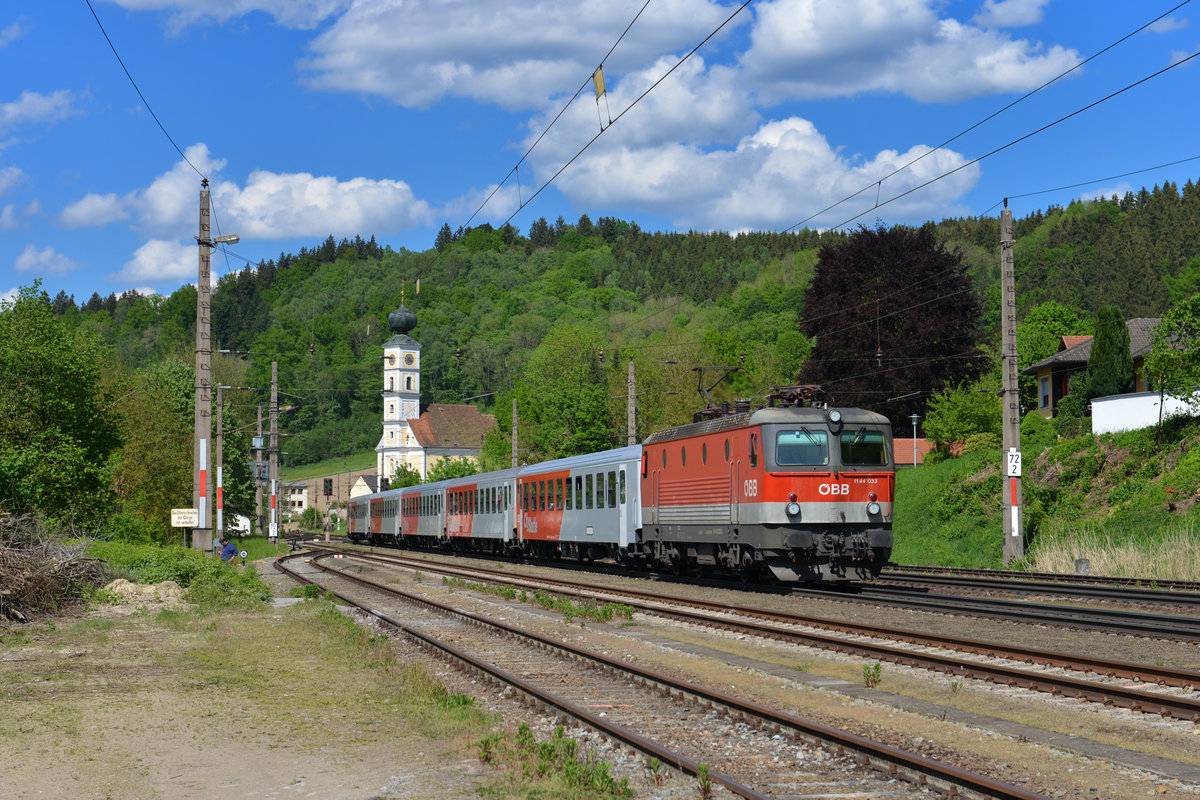 1144 033 mit einem REX am 09.05.2016 in Wernstein am Inn.