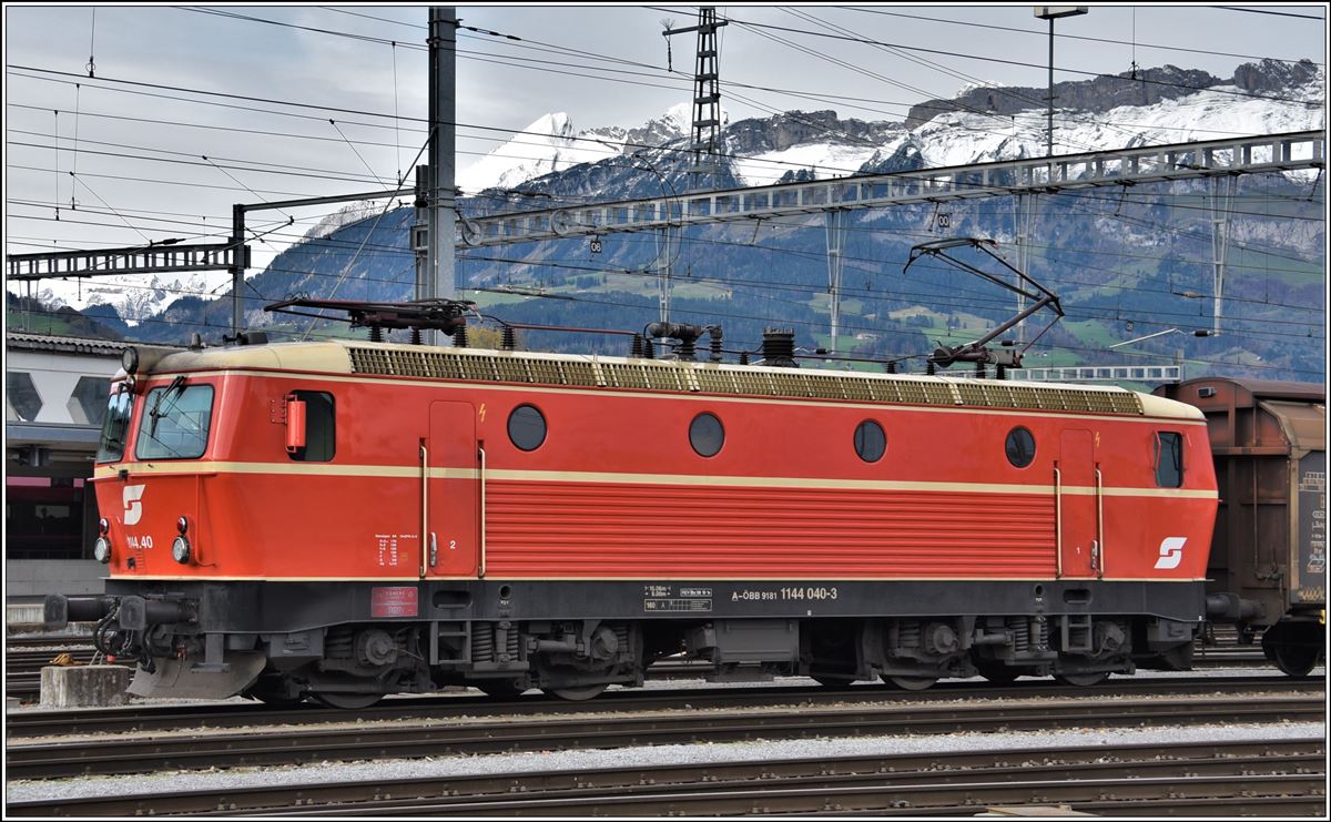 1144 040-3 in Buchs SG. (07.11.2019)