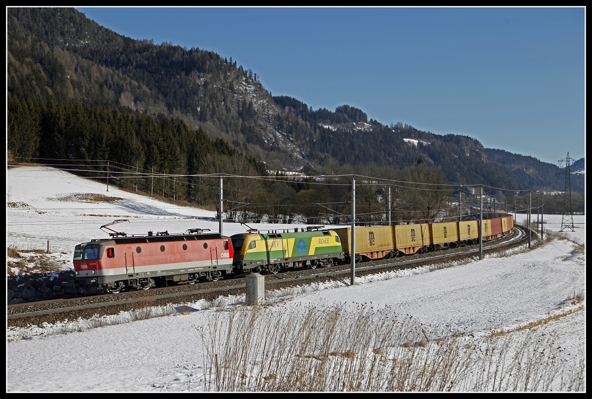 1144 074 + 470 502 mit Güterzug bei St.Georgen ob Judenburg am 7.02.2020.