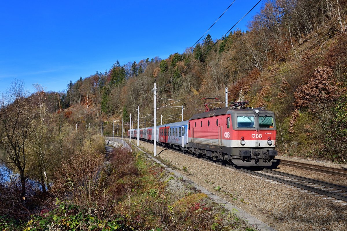 1144 081 mit einem REX am 23.11.2019 bei Ingling.