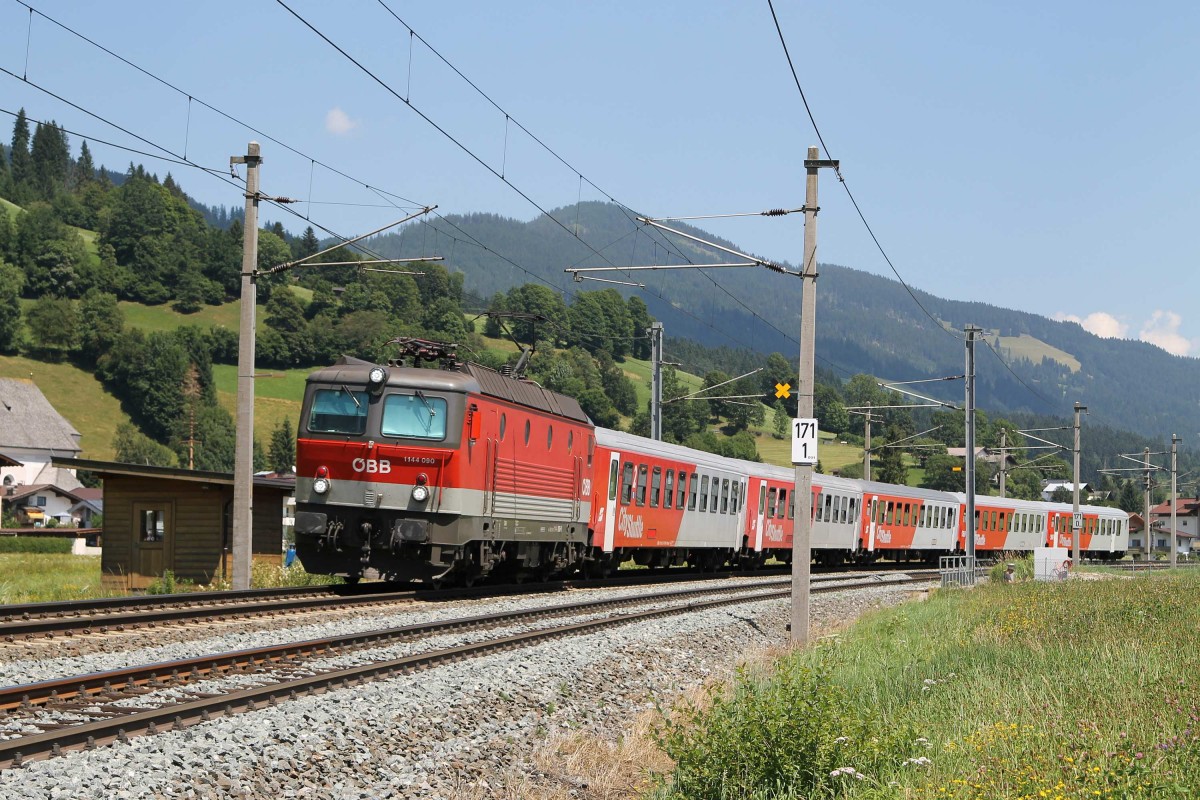1144 090 mit REX 1506 Salzburg Hauptbahnhof-Wrgl Hauptbahnhof bei Brixen im Thale am 22-7-2013.

