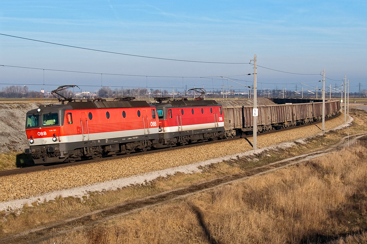 1144 100 und 1144 274 konnten am 13.01.2014 im Tullnerfeld mit LGAG 59002 (Tulln-Loosdorf) abgelichtet werden.