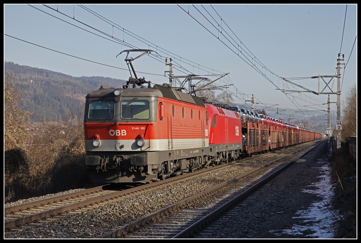 1144 110 + 1116 120 mit Güterzug bei Allerheiligen - Mürzhofen am 23.01.2020.