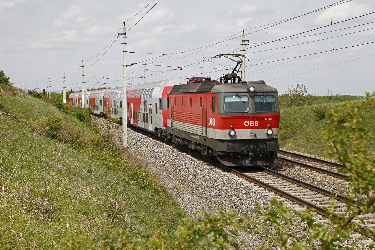1144 202 mit REX bei Mödling am 10.05.2017.