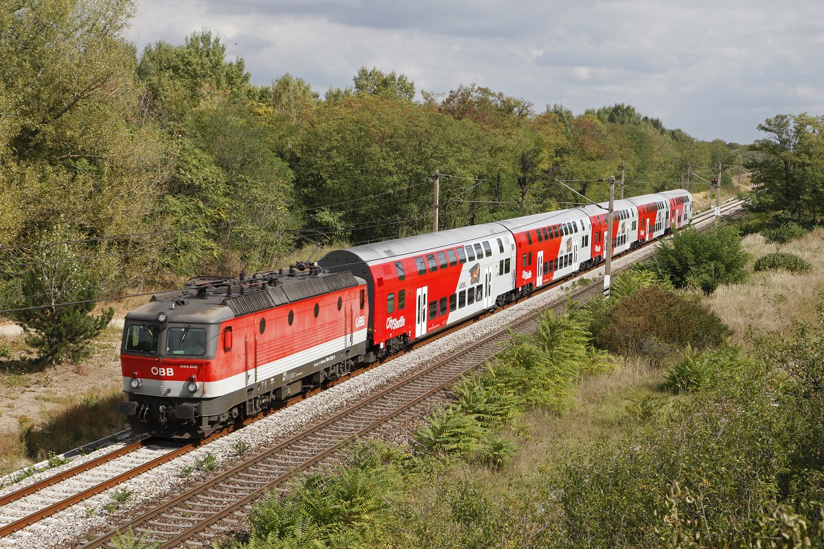 1144 202 mit REX bei Straßhof am 21.09.2016.