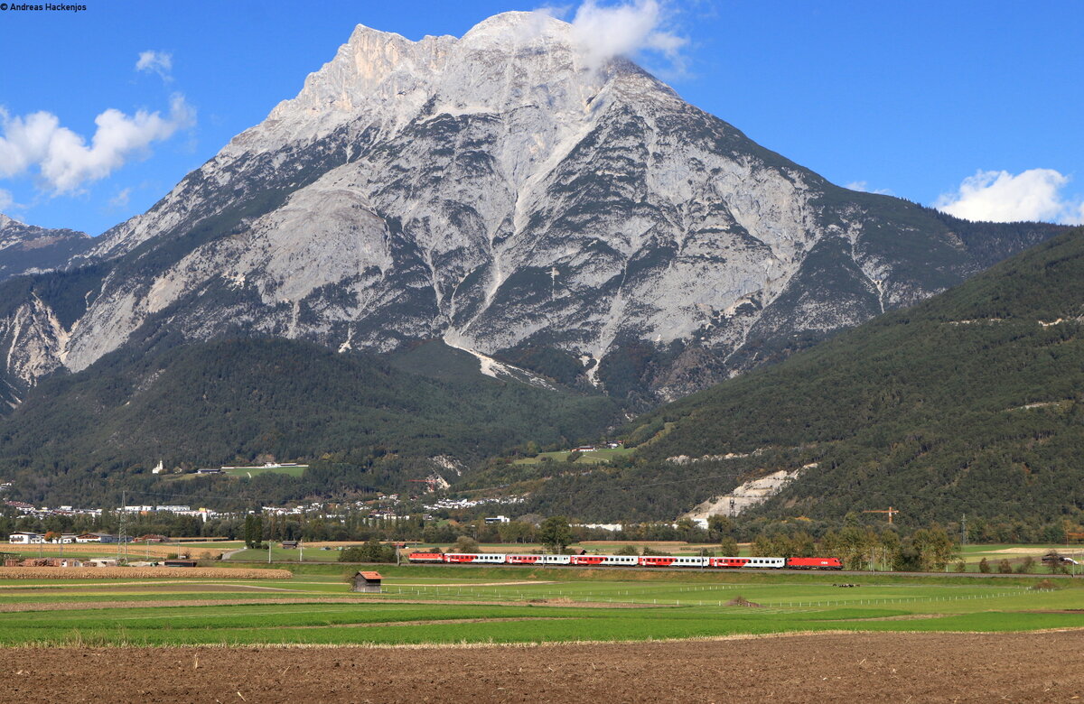 1144 205 und 1116 275 mit dem REX 5384 (Innsbruck Hbf-Landeck Zams) bei Oberhofen 16.10.21