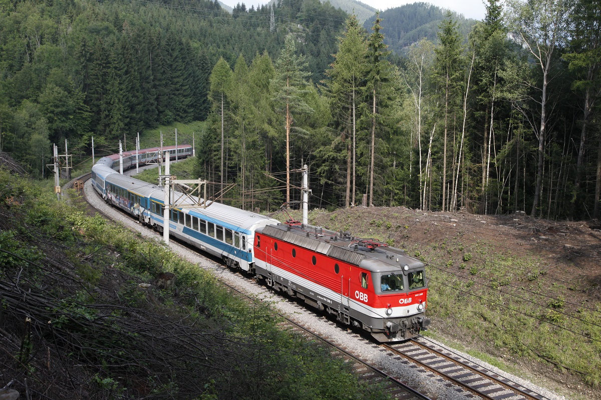 1144 208 mit EC151 bei Breitenstein am 27.07.2016.