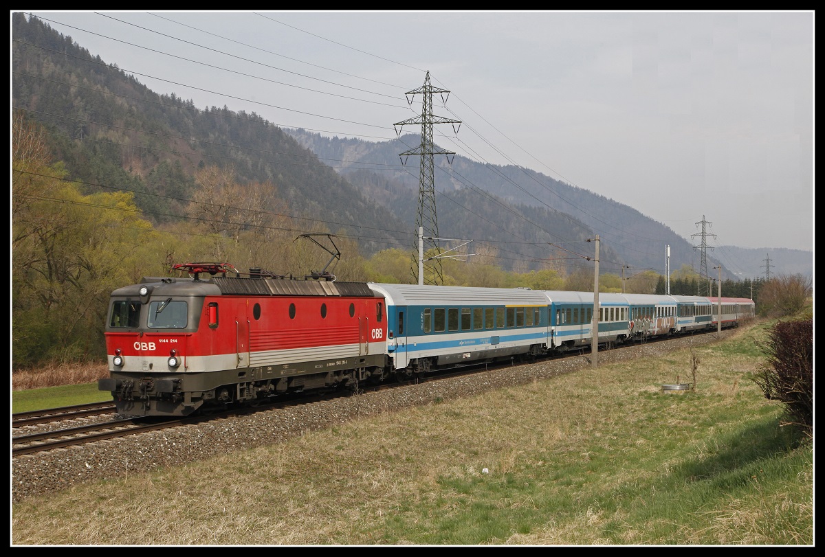 1144 214 mit EC151 bei Mixnitz am 4.03.2019.