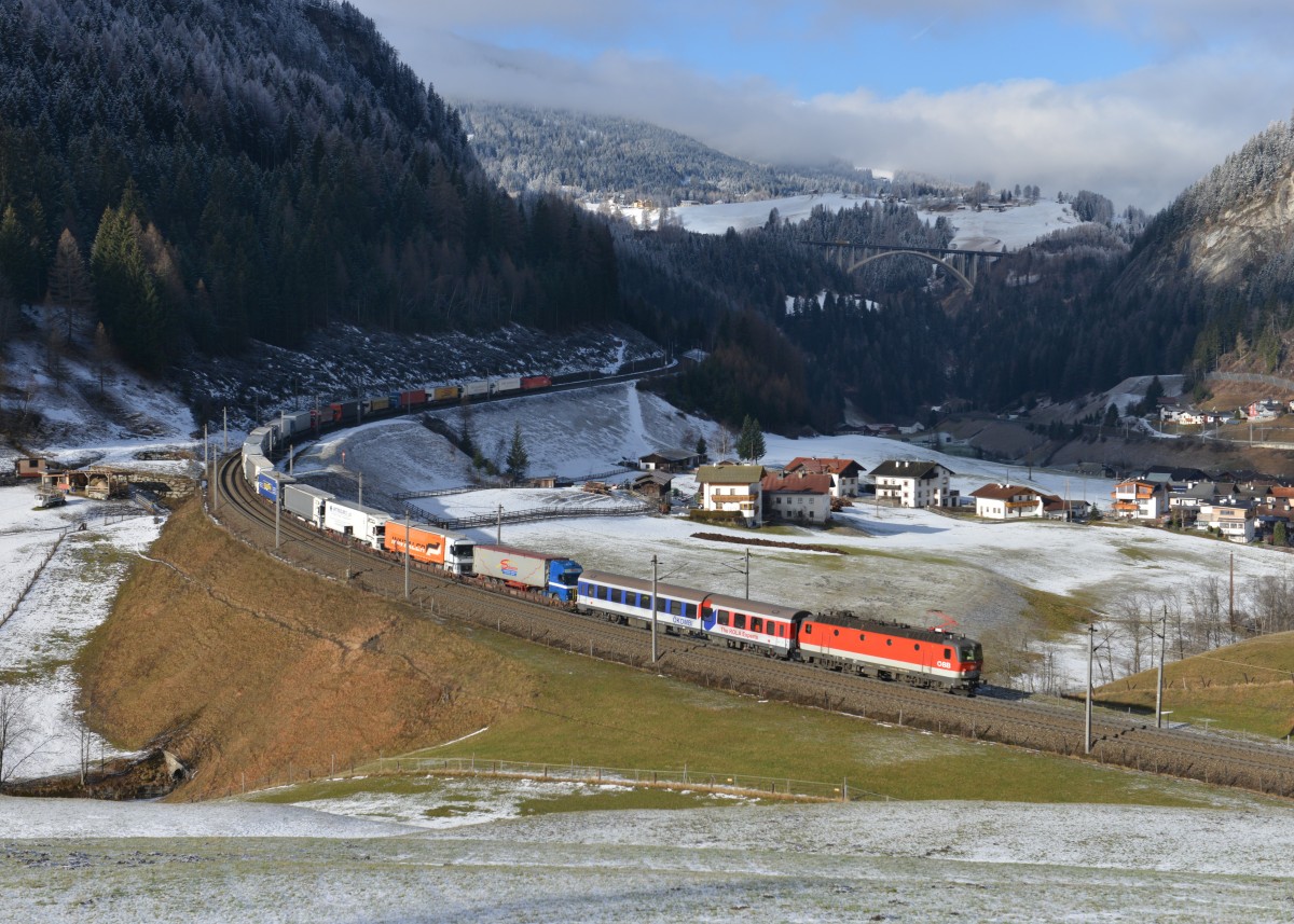 1144 215 mit einer Rola nach Brennersee am 22.01.2014 bei St. Jodok am Brenner.