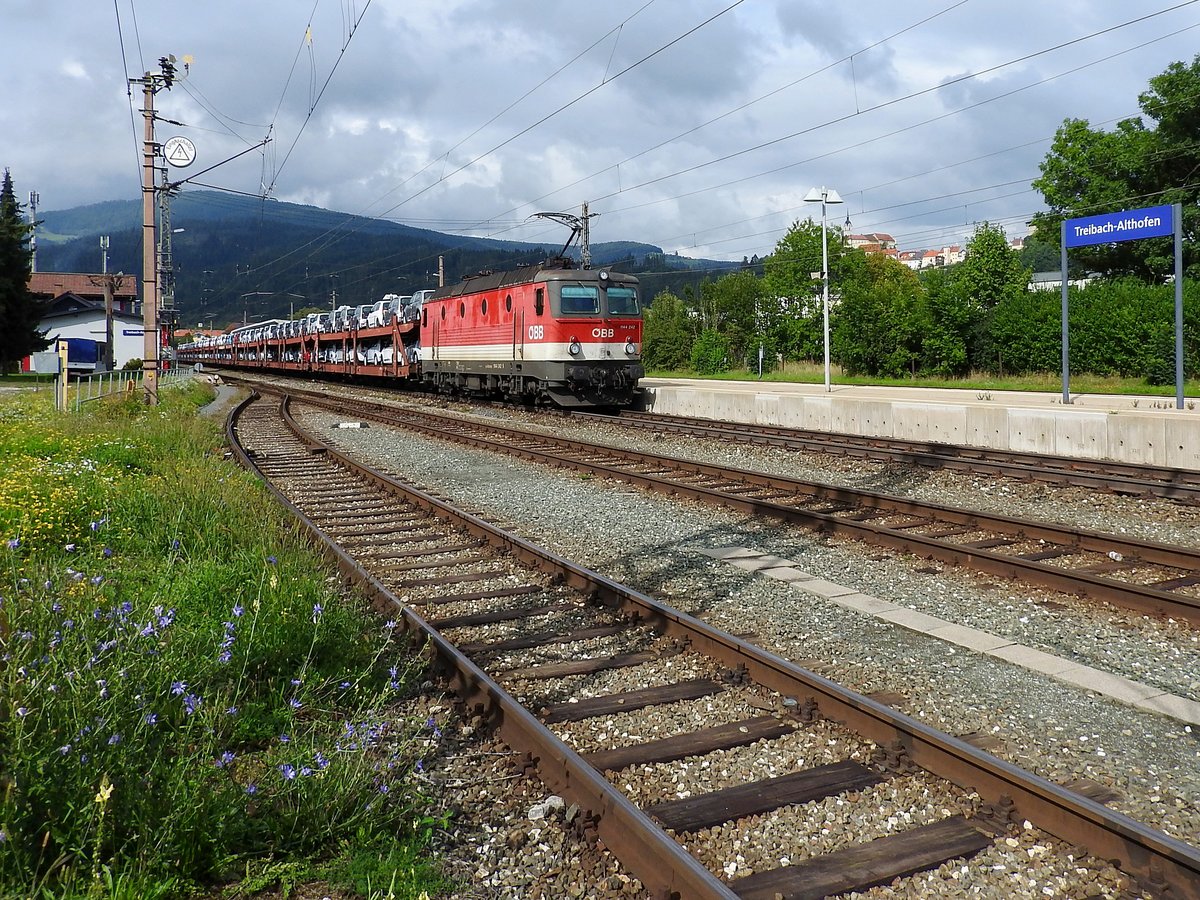 1144 242-5 mit Autotransportzug durch den Bhf. Treibach-Althofen; 170901