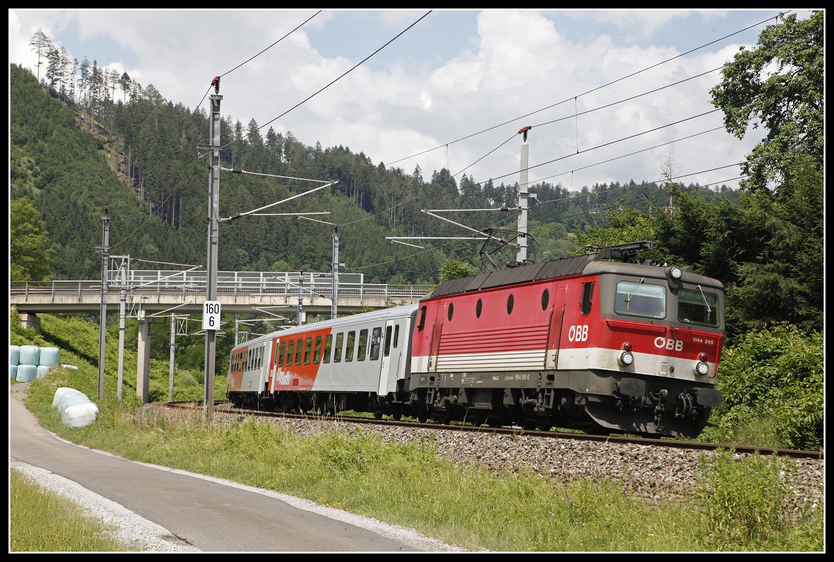1144 245 mit IC513 bei Bruck an der Mur Übelstein am 24.06.2019.