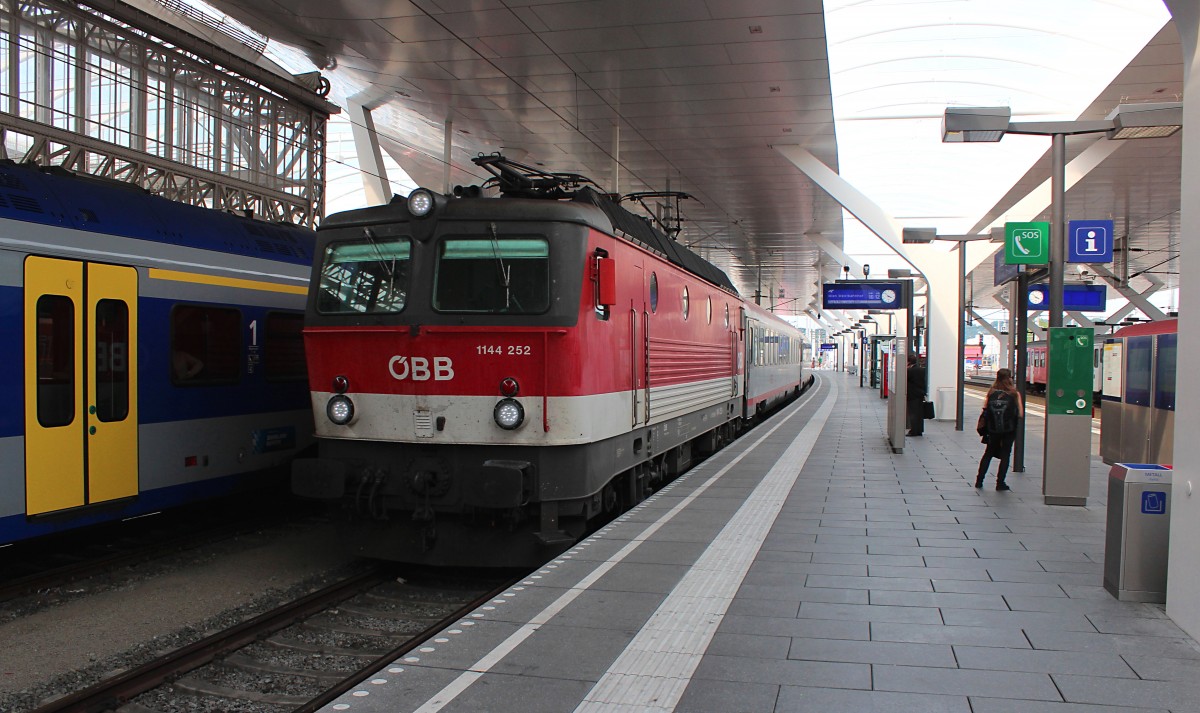 1144 252-4 fährt am 26.06.2016 mit dem IC 691 (Klagenfurt Hbf - Wien Westbahnhof) in Salzburg Hbf ein.