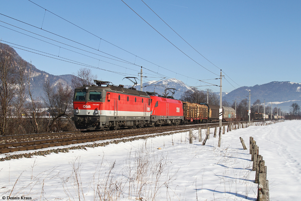 1144 260 + 1116 144 mit Güterzug am 30.01.2016 bei Oberndorf.