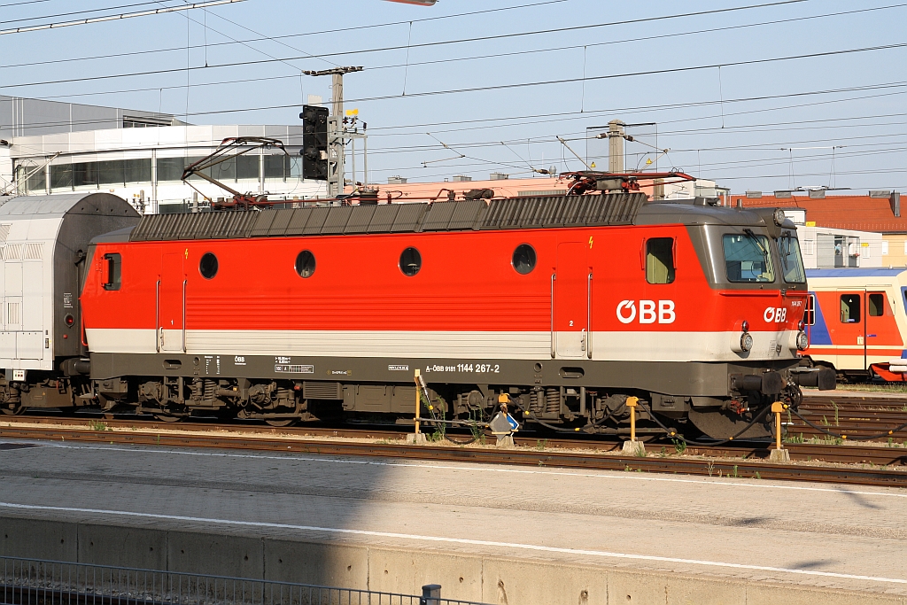1144 267-2 am 24.Juni 2017 im Bf. Krems a/d Donau.
