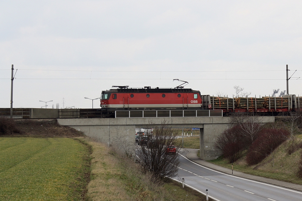 1144 271-4 am 06.März 2015 in Kledering auf der Brücke über die L2069.