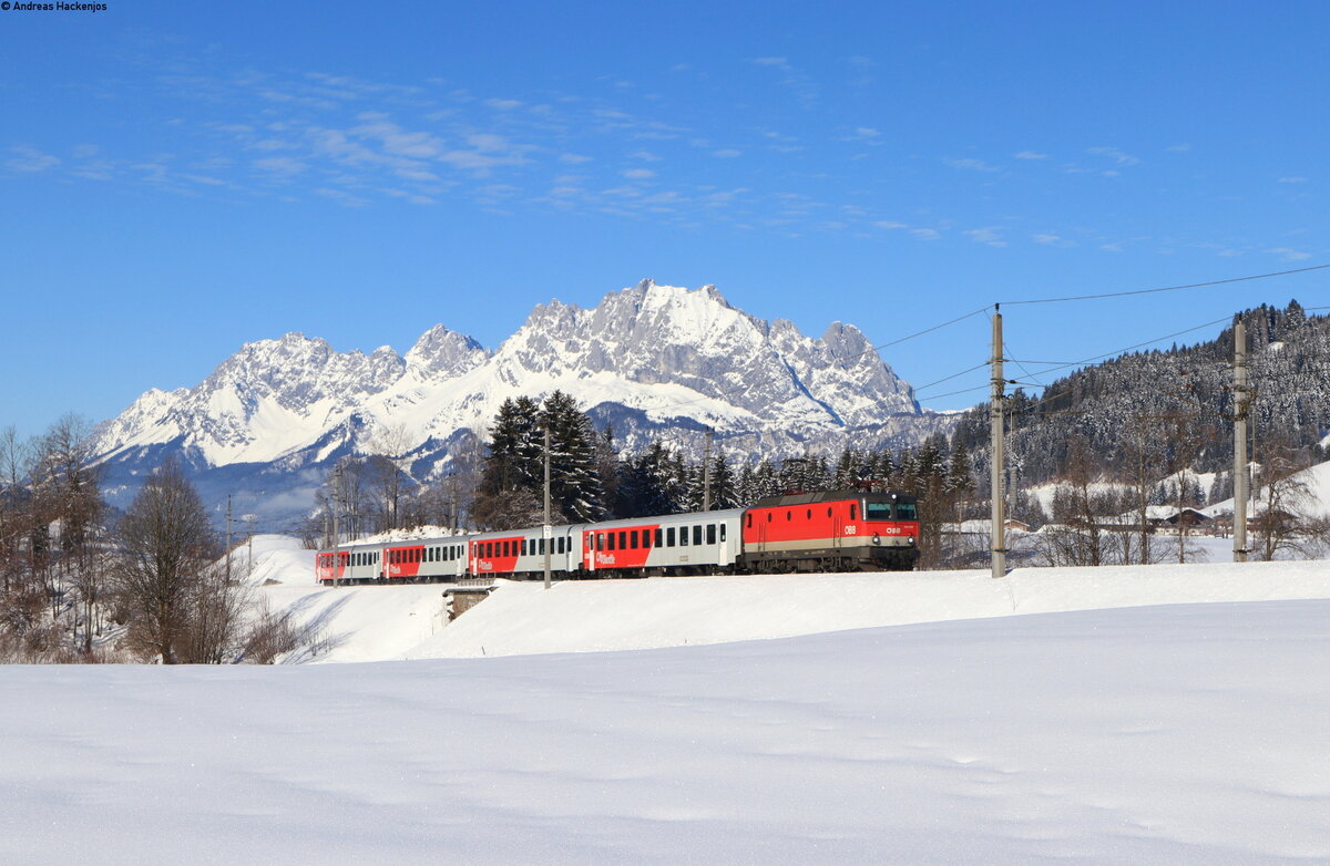 1144 279 mit dem REX 1511 (Wörgl Hbf – Salzburg Hbf) bei Fieberbrunn 9.2.22