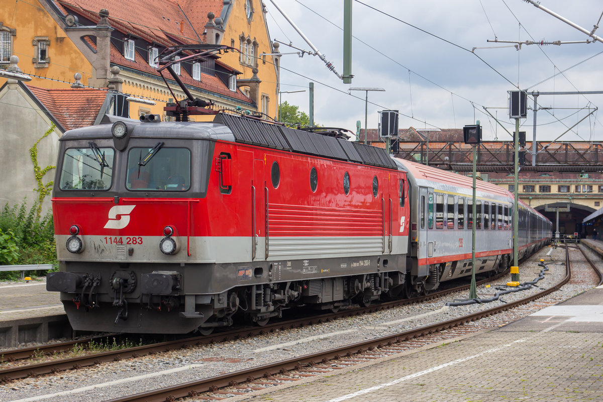 1144 283-9 mit dem IC 119 gen Innsbruck in Lindau Hbf. 11.7.20