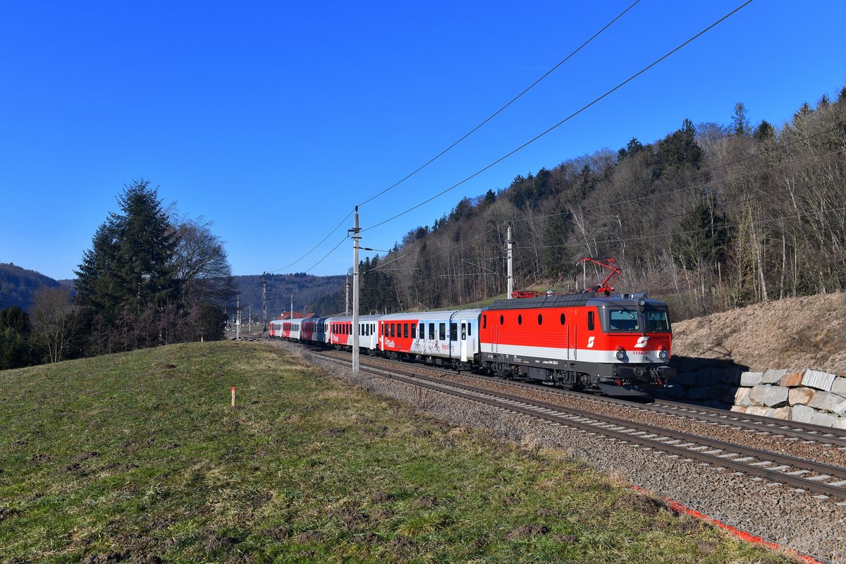 1144 283 mit einem REX am 15.02.2019 bei Wernstein am Inn. 