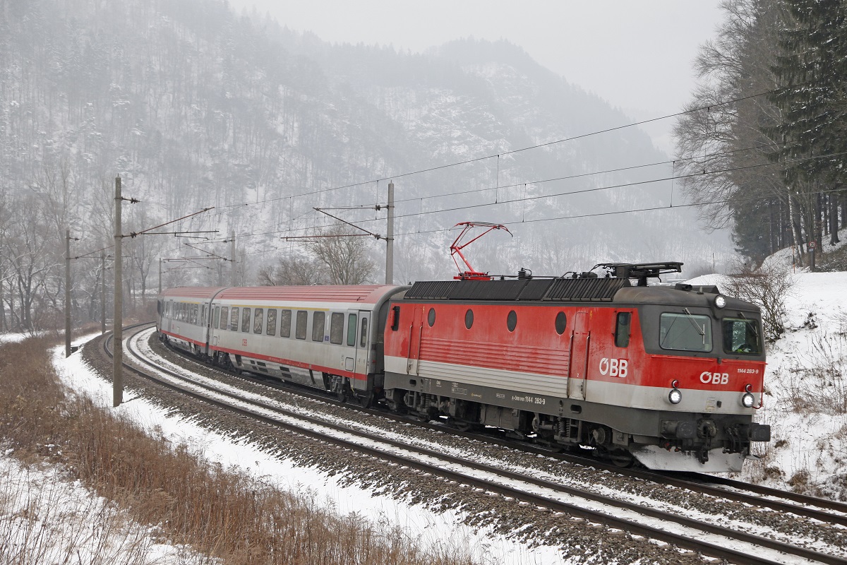 1144 283 mit IC151 nahe Pernegg am 28.01.2014.