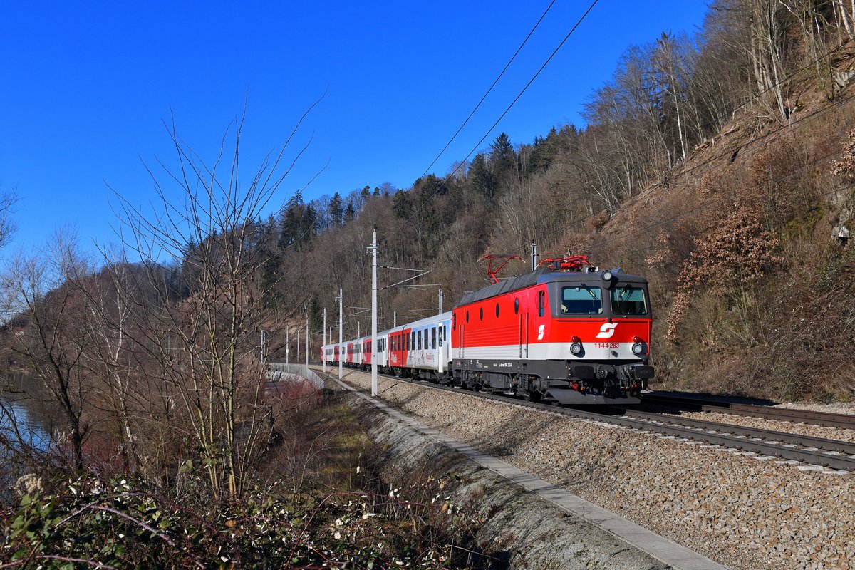 1144 283 mit REX 1783 am 15.02.2019 bei Ingling. 