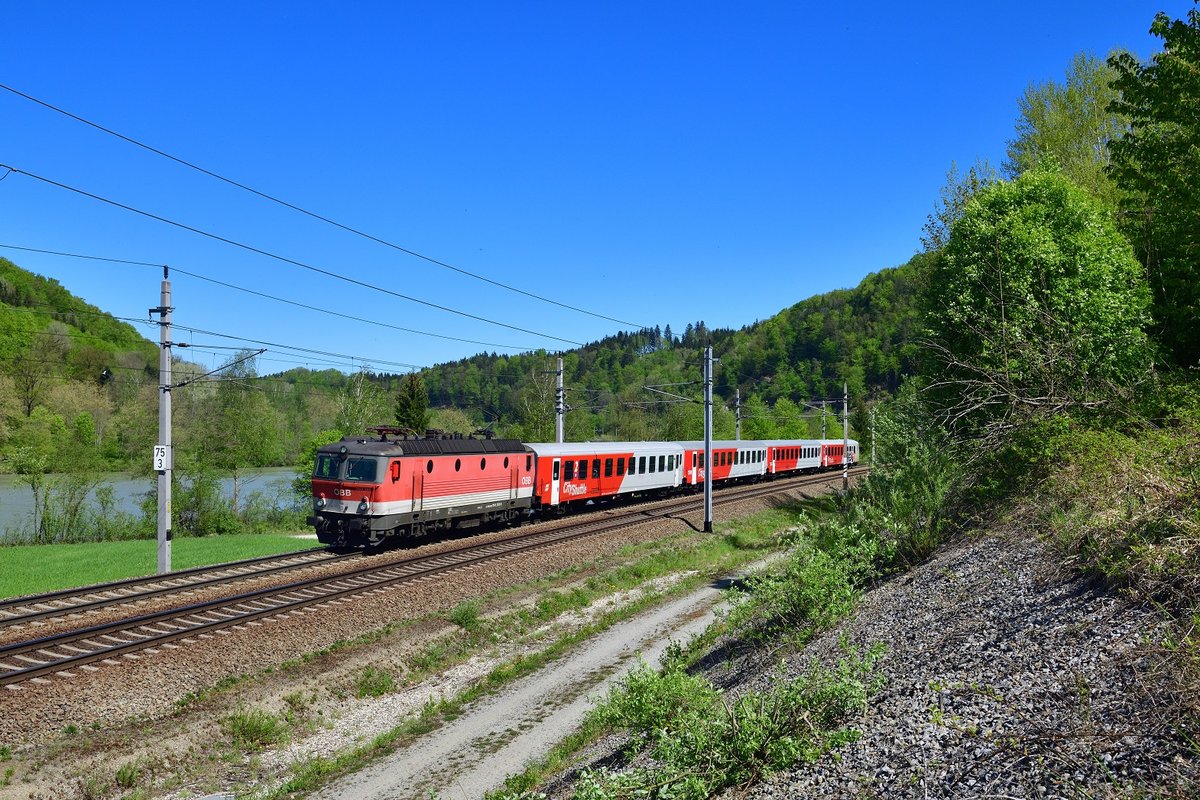 1144 289 mit einem Regio am 24.04.2019 bei Wernstein am Inn.