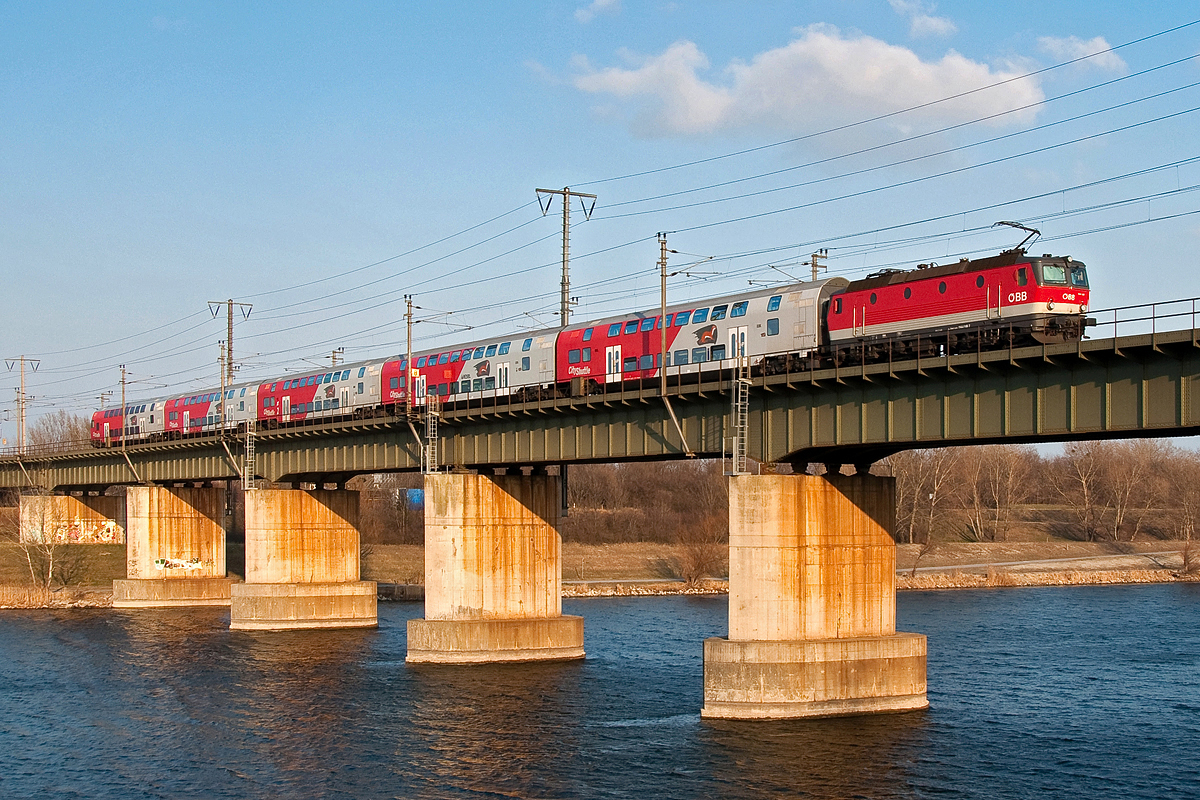 1144 auf der Ostbahnbrücke in Wien, am Nachmittag des 27.02.2015.