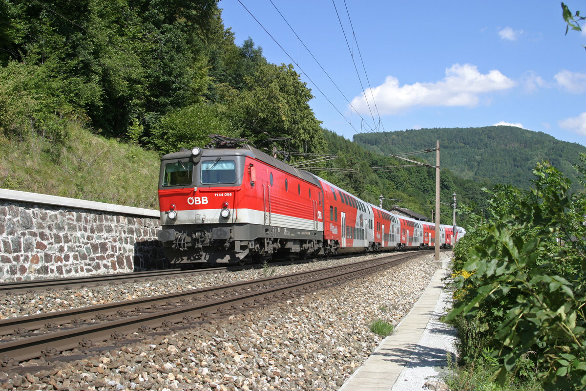 1144.086 hat mit R-2337 Schlöglmühl in richtung Payerbach verlassen. 20.8.16