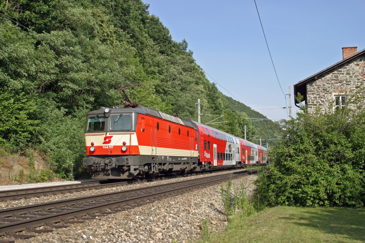1144.117 wird in Kürze mit R-2345 Payerbach/R. erreichen. 12.7.15