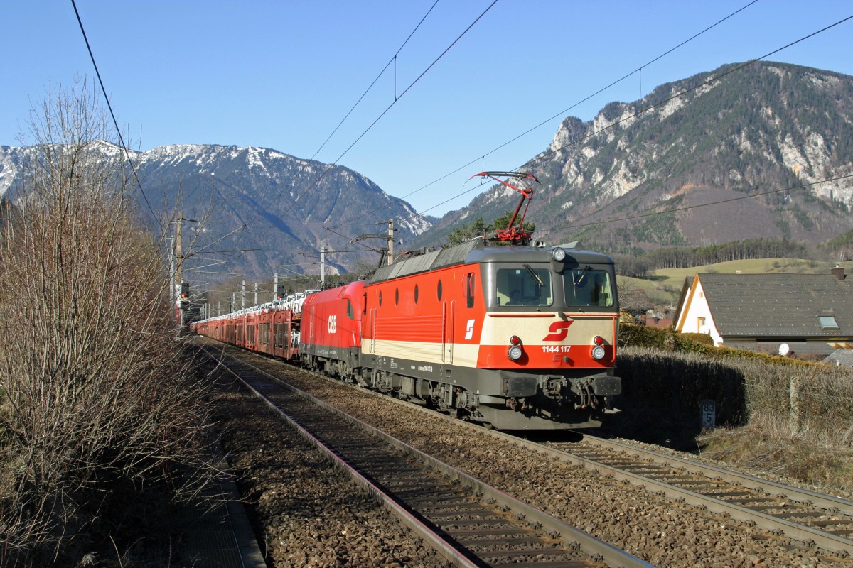 1144.117+1116 fahren mit G-49413 am steilsten Streckenstück zwischen Payerbach und Küb am 30.1.16