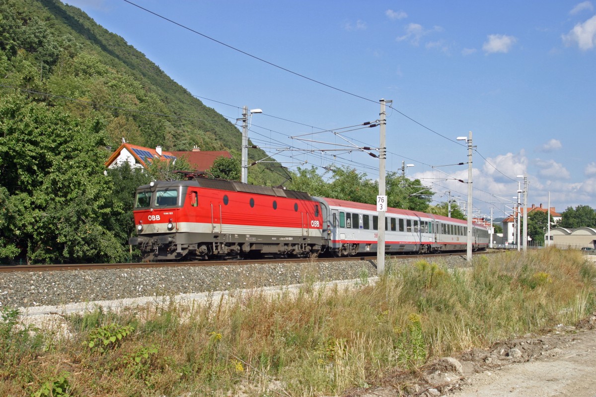 1144.122 verlässt mit EC-159 Gloggnitz am 23.9.15