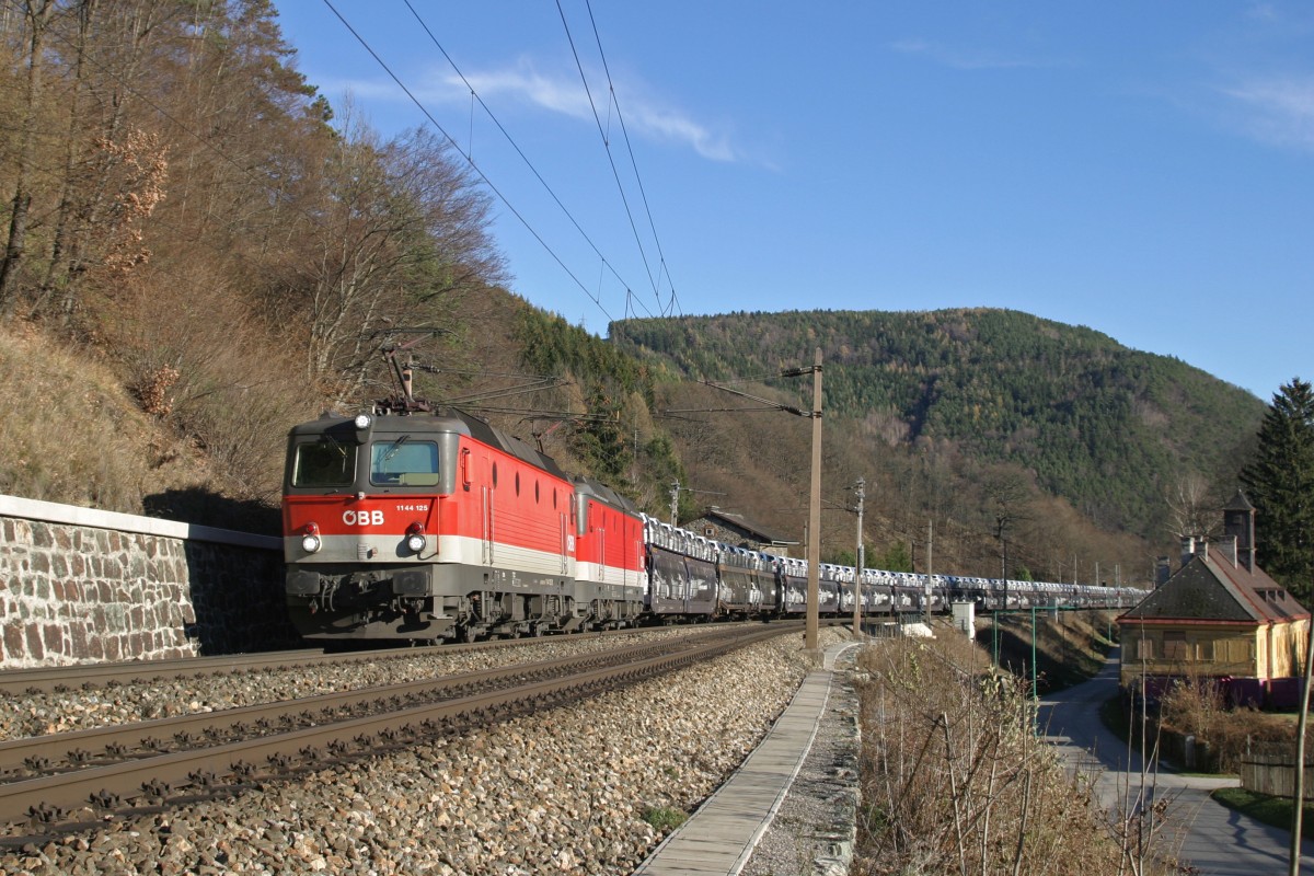 1144.125+258 fahren mit Auto-GAG-49683 bei Schlöglmühl am 28.11.15 bergwärts.