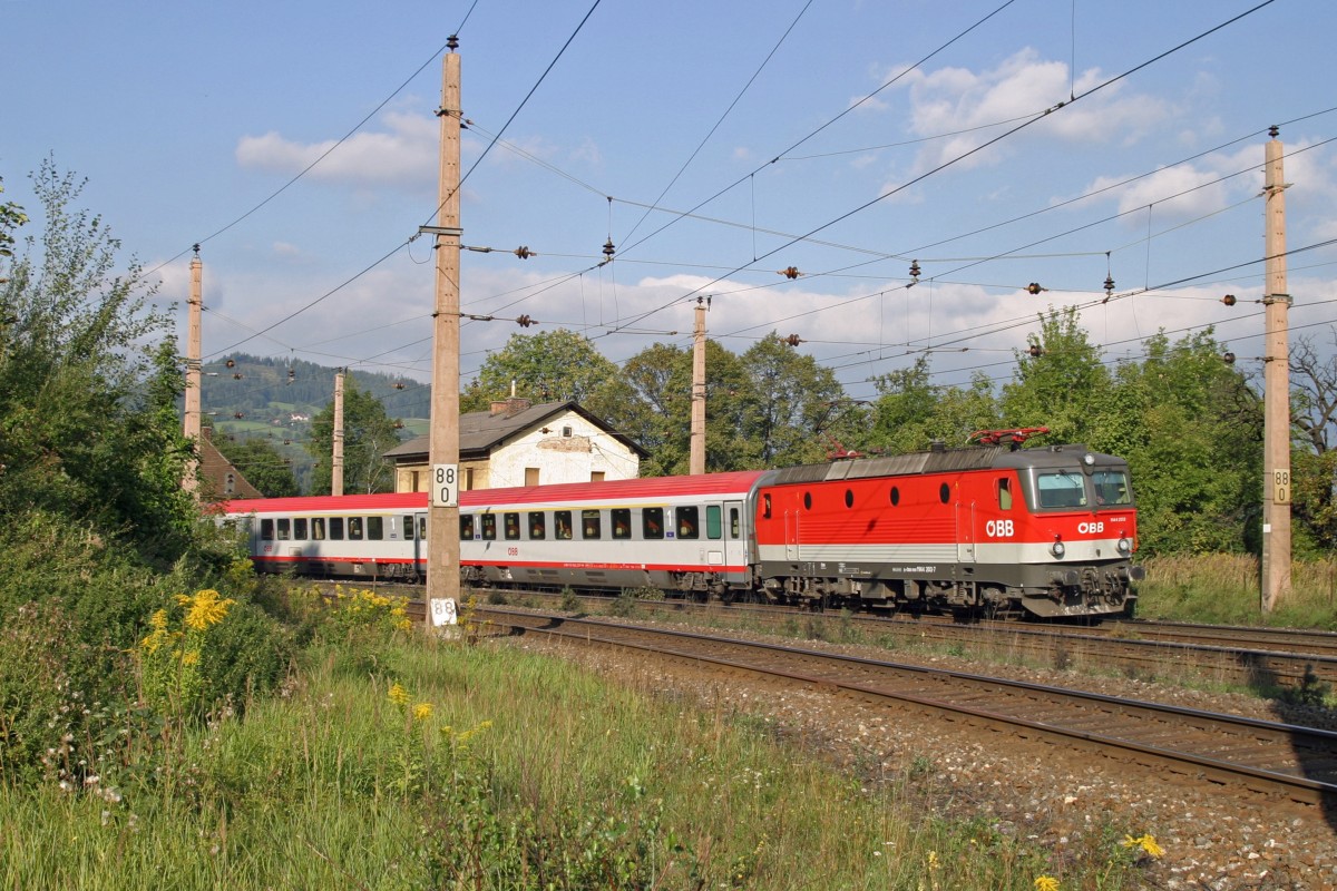 1144.203 mit EC-151 bei der Durchfahrt in Eichberg am 8.9.13