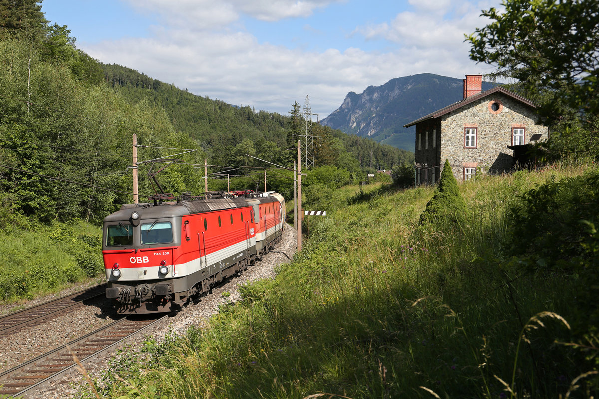 1144.208+062 bringen den G-54507 kurz vor dem Pettenbach-Tunnel bei Küb über den Semmering. 13.6.17