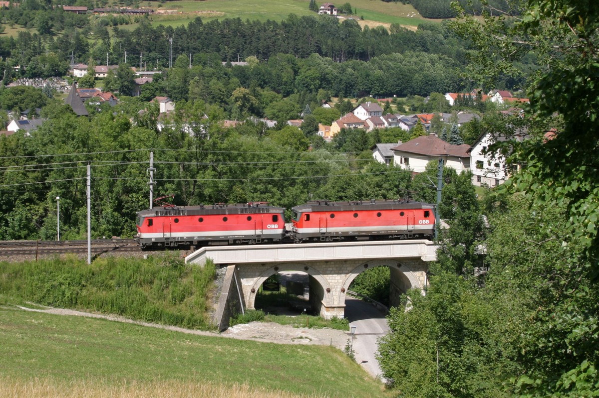 1144.233+085 fahren als L.Z. zur nächsten Vorspannleistung am Payerbachgraben-Viadukt nach Gloggnitz. 4.7.14