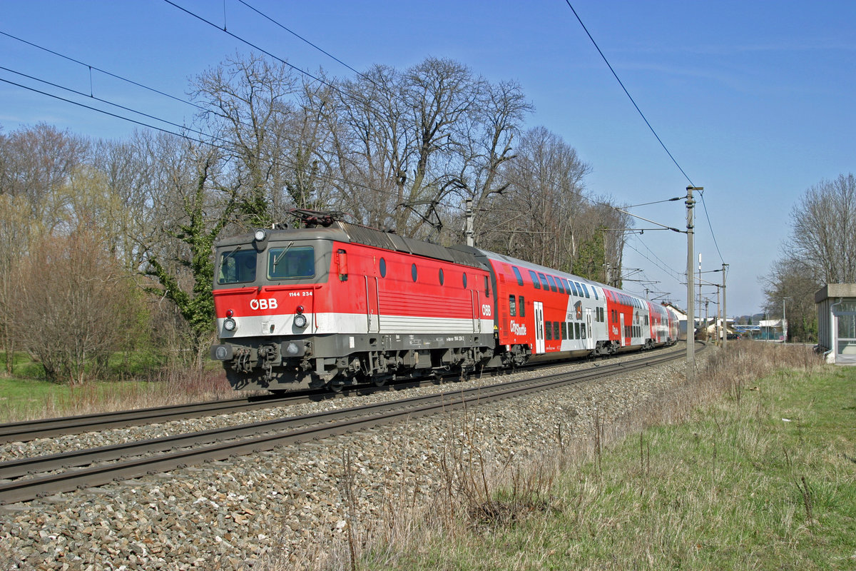 1144.234 wird mit R-2337 in kürze Gloggnitz erreichen. 27.3.16