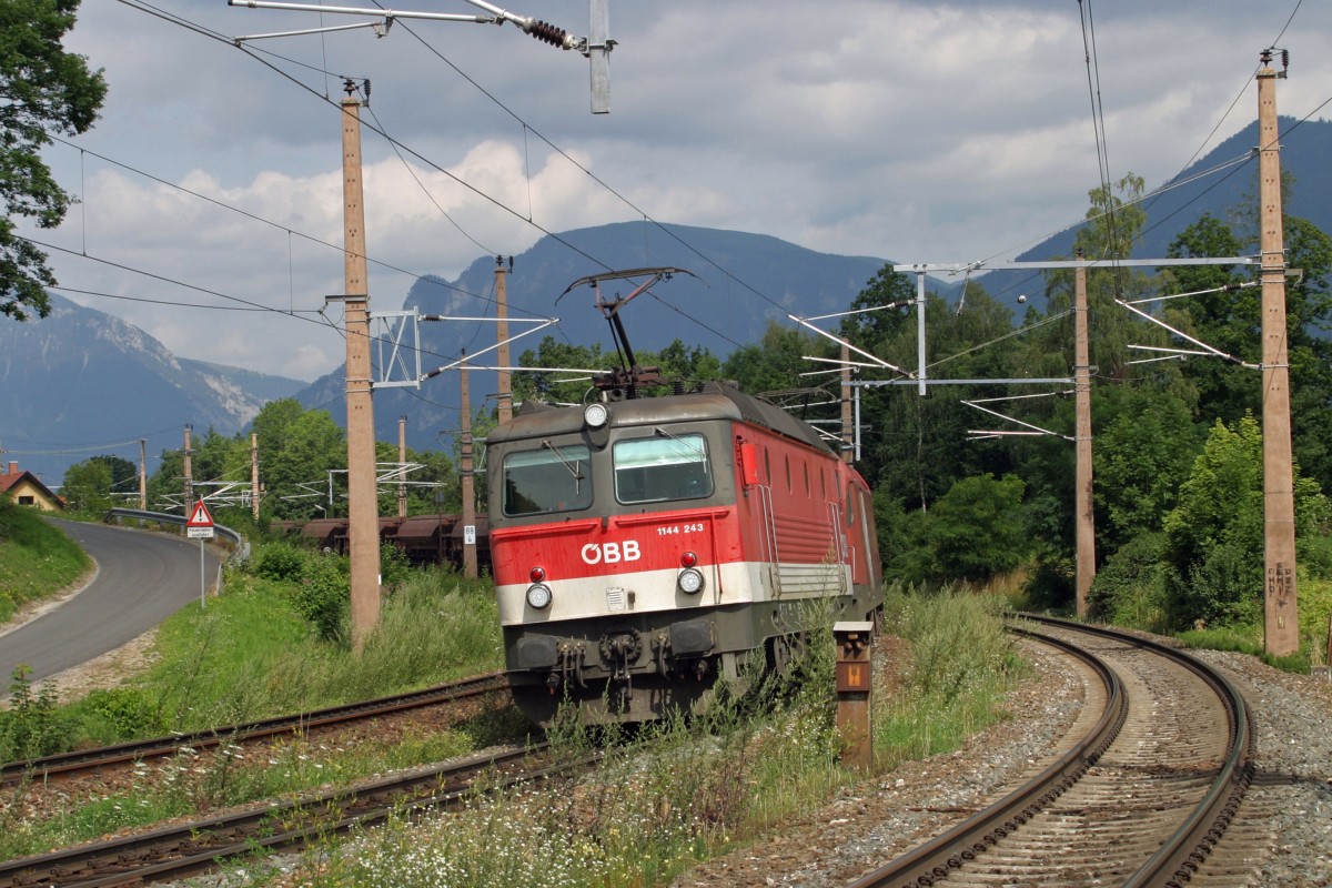 1144.243+1116 warten mit GAG-49417 wegen eingleisigen Betriebes im Bhf.Eichberg. 26.7.14