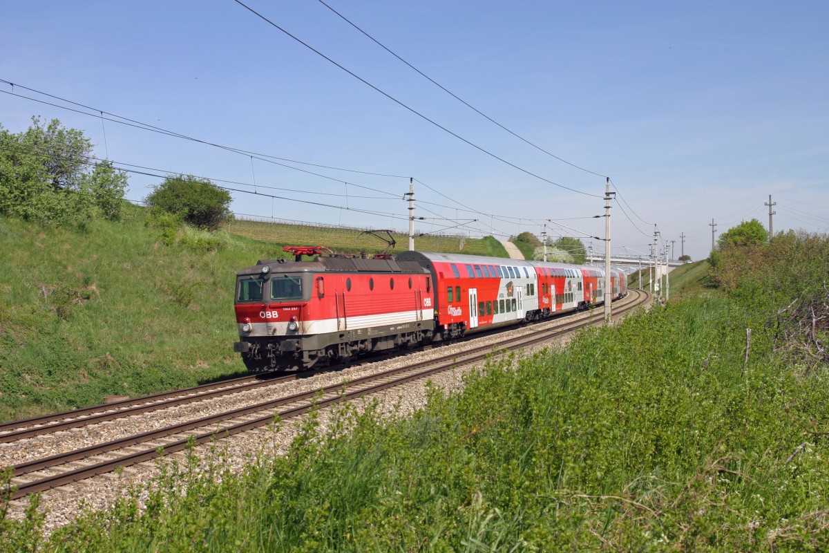 1144.257 befindet sich mit R-2325 im Guntramsdorfer-Bogen am 25.4.15