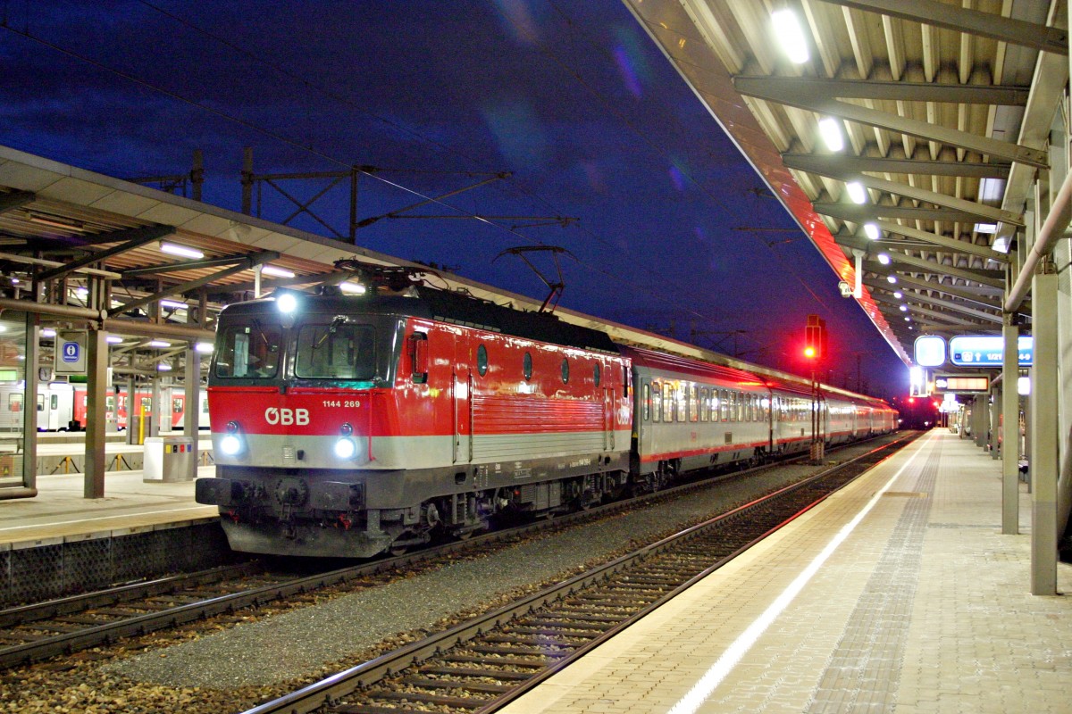 1144.269 mit D-459 in Wr.Neustadt Hbf. am 12.2.16