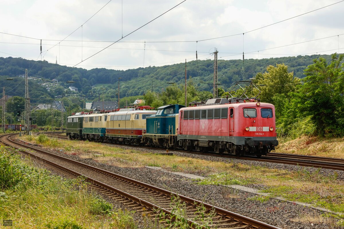 115 114 DB mit 212 372, E03 001, 111 001 & E40 128 von Koblenz nach Altenbeken in Wuppertal Steinbeck, am 30.06.2023.