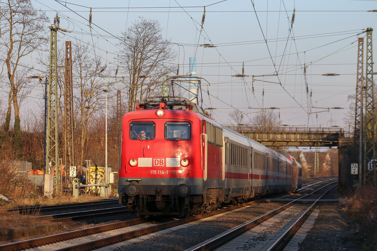 115 114 konnte gestern, den 23.02.2018, mit PbZ 2471 in Essen-Dellwig fotografiert werden