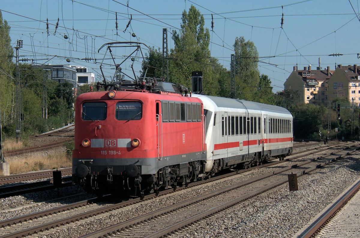 115 198 mit 61 80 80-91 116 Bpmbdzf & 61 80 20-95 463 Bpmz als PbZ aus Stuttgart am 12.09.15 am Münchner Heimeranplatz