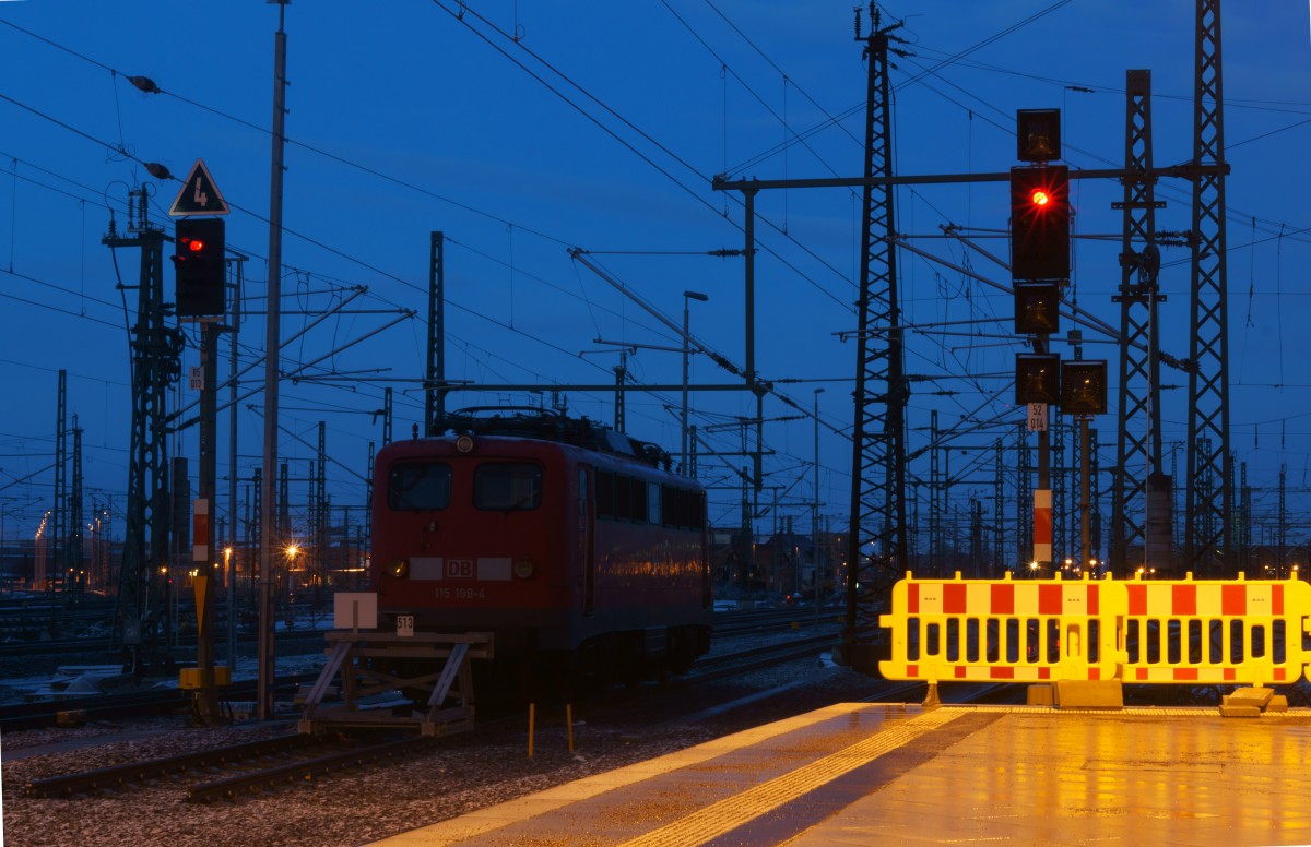 115 198 ruht sich am 03.02.15 im Leipziger Hauptbahnhof aus. 