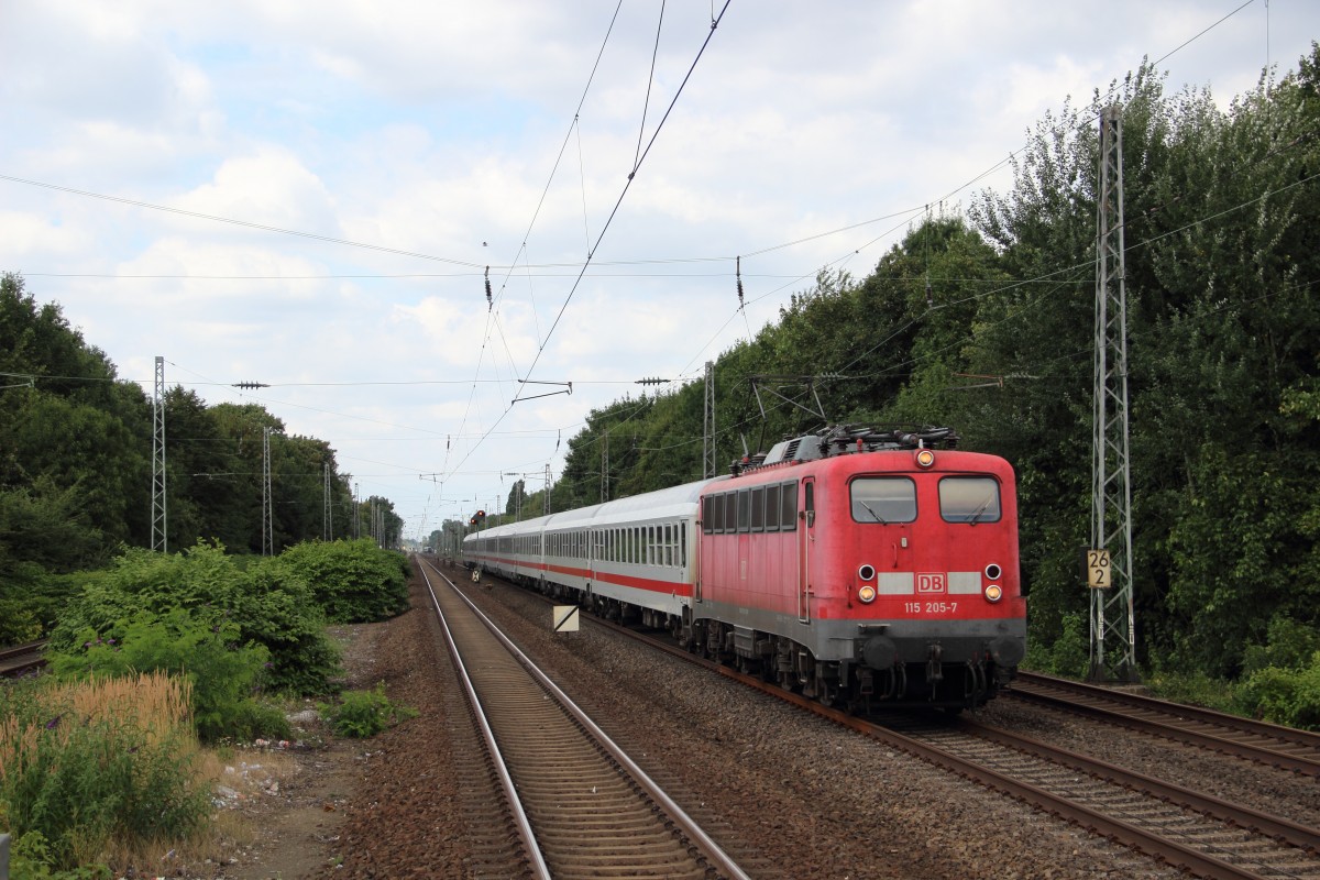 115 205-7 mit dem IC 134 (Norddeich Mole - Luxembourg) in Dsseldorf-Garath am 11.08.13