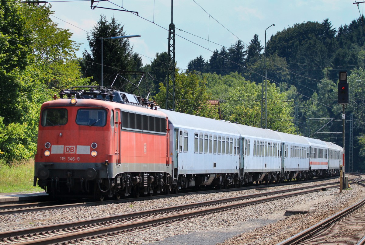 115 246-9 mit einem Sonderzug am 20. August 2013 in Aling.