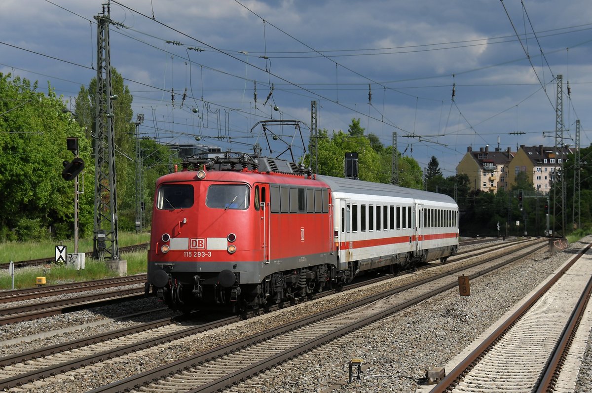115 293 mit dem samstäglichen PbZ aus Stuttgart am 20.05.17 am Münchner Heimeranplatz