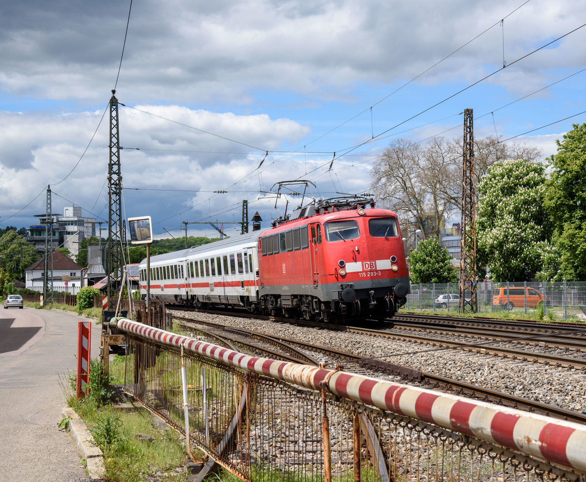 115 293 mit PBZ 2461 nach München-Pasing in Göppingen am 20.5.2017.