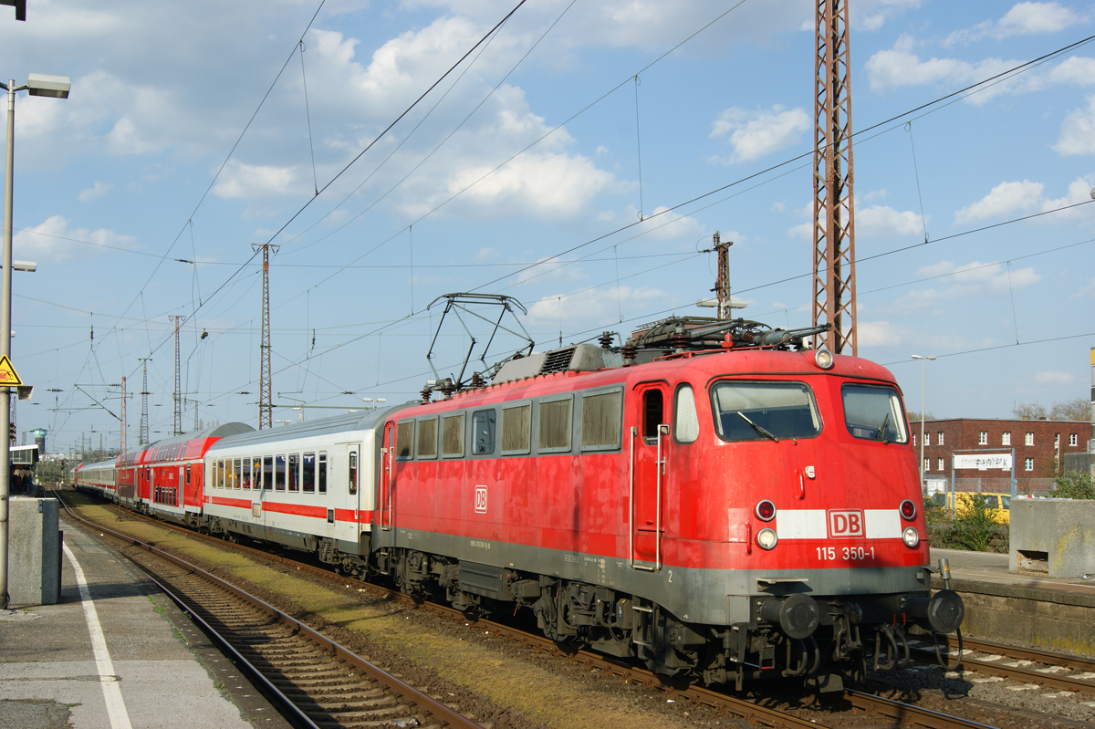 115 350 mit PbZ 2471 (Dortmund-Frankfurt) am 15.04.2015 in Oberhausen Hbf